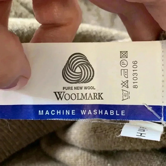 Wolsey 100% Wool sweater w  V neck-machine washable - Picture 8 of 8